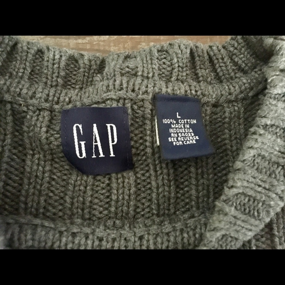 Basic classic GAP sweater - Picture 2 of 2